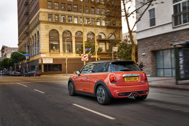 2019 MINI hatchback ve cabriolet (MINI Convertible) resim galerisi (11.01.2018)