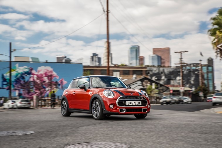 2019 MINI hatchback ve cabriolet (MINI Convertible) resim galerisi (11.01.2018)