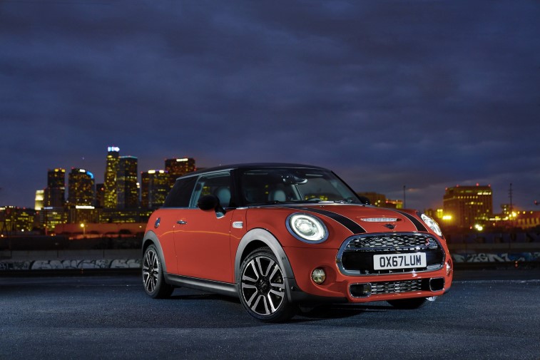 2019 MINI hatchback ve cabriolet (MINI Convertible) resim galerisi (11.01.2018)