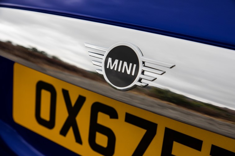 2019 MINI hatchback ve cabriolet (MINI Convertible) resim galerisi (11.01.2018)