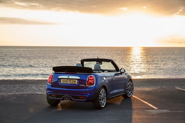 2019 MINI hatchback ve cabriolet (MINI Convertible) resim galerisi (11.01.2018)