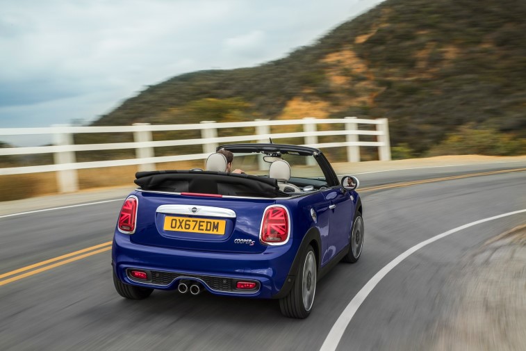 2019 MINI hatchback ve cabriolet (MINI Convertible) resim galerisi (11.01.2018)