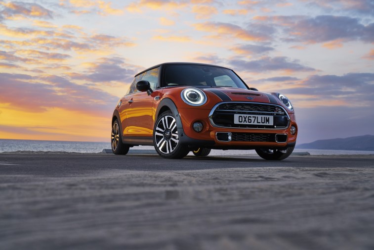 2019 MINI hatchback ve cabriolet (MINI Convertible) resim galerisi (11.01.2018)