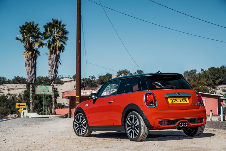 2019 MINI hatchback ve cabriolet (MINI Convertible) resim galerisi (11.01.2018)