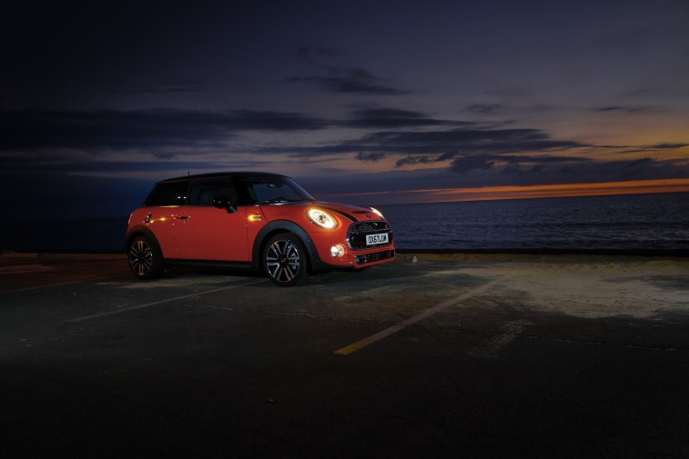 2019 MINI hatchback ve cabriolet (MINI Convertible) resim galerisi (11.01.2018)