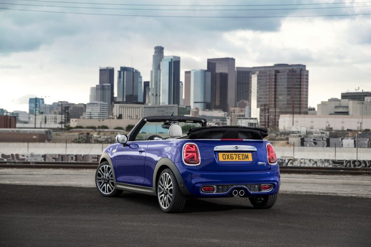 2019 MINI hatchback ve cabriolet (MINI Convertible) resim galerisi (11.01.2018)