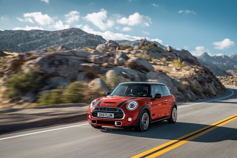2019 MINI hatchback ve cabriolet (MINI Convertible) resim galerisi (11.01.2018)