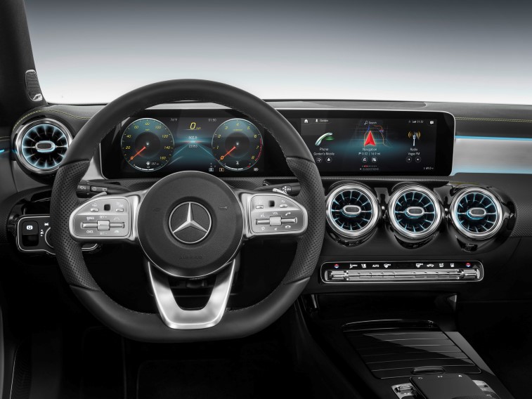 Yeni Mercedes MBUX Multimedya Sistemi resim galerisi (12.01.2018)