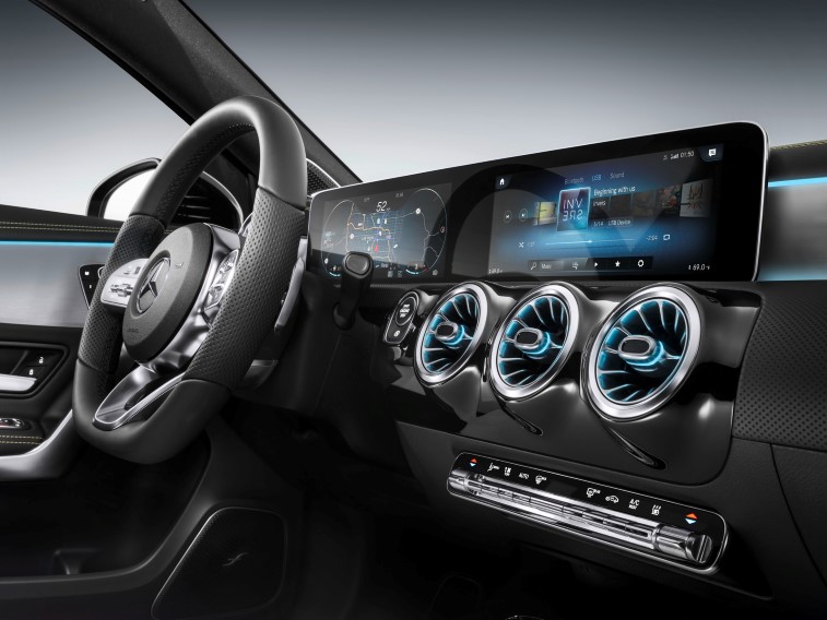 Yeni Mercedes MBUX Multimedya Sistemi resim galerisi (12.01.2018)
