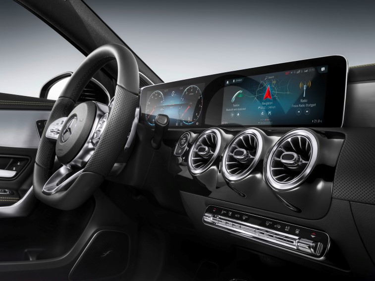 Yeni Mercedes MBUX Multimedya Sistemi resim galerisi (12.01.2018)