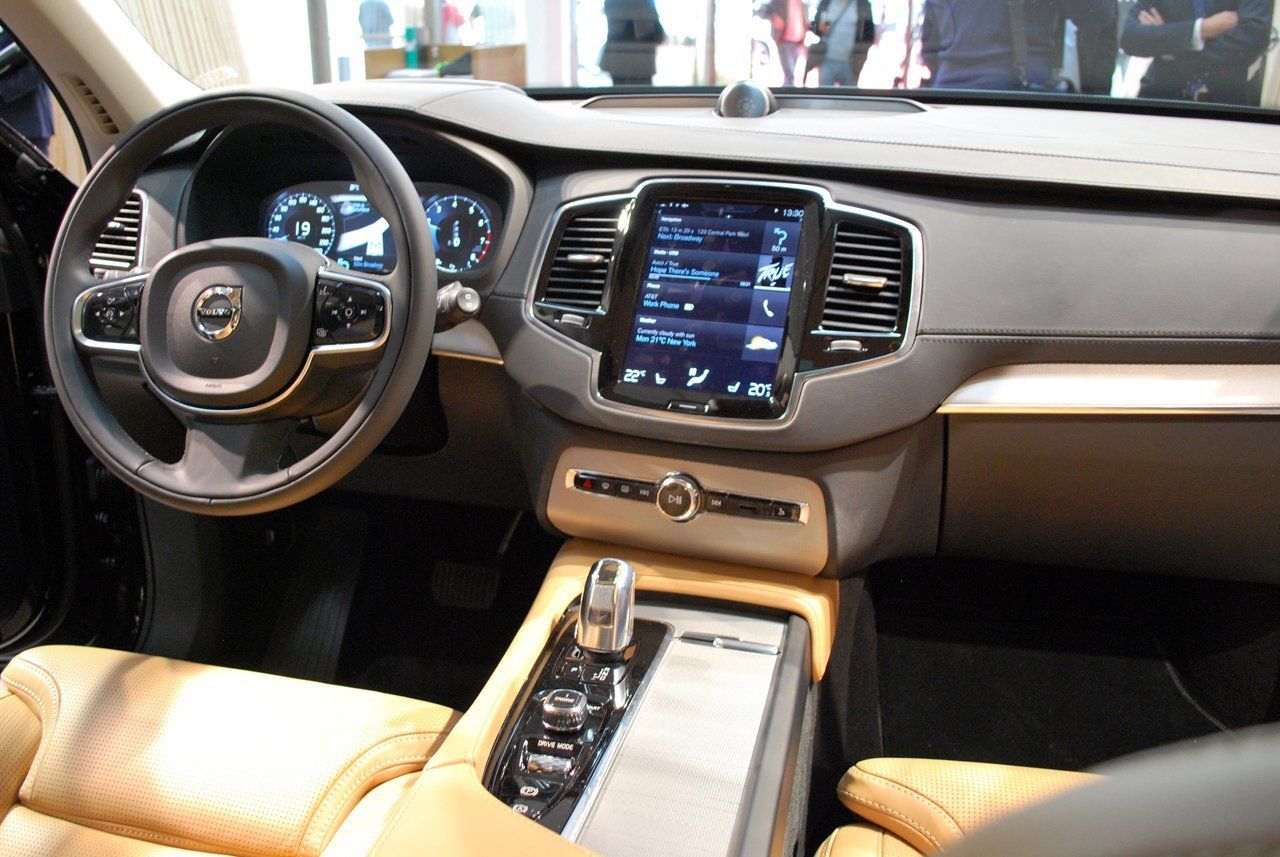 YEN 2015 VOLVO XC90'IN CANLI RESM GALERS