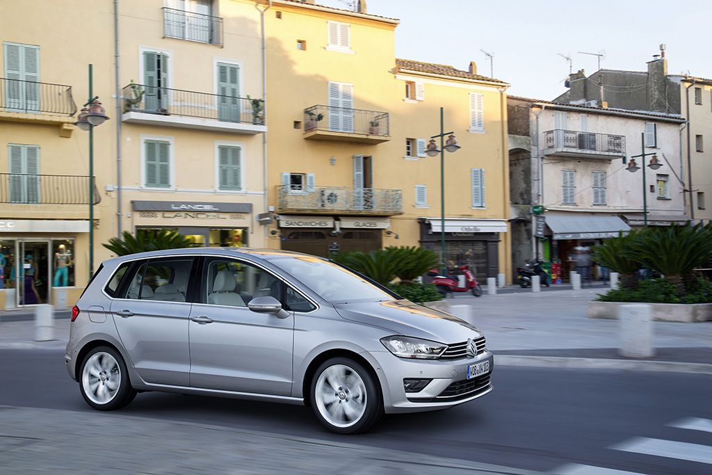 YEN VOLKSWAGEN GOLF SPORTSVAN DETAYLI RESM GALERS