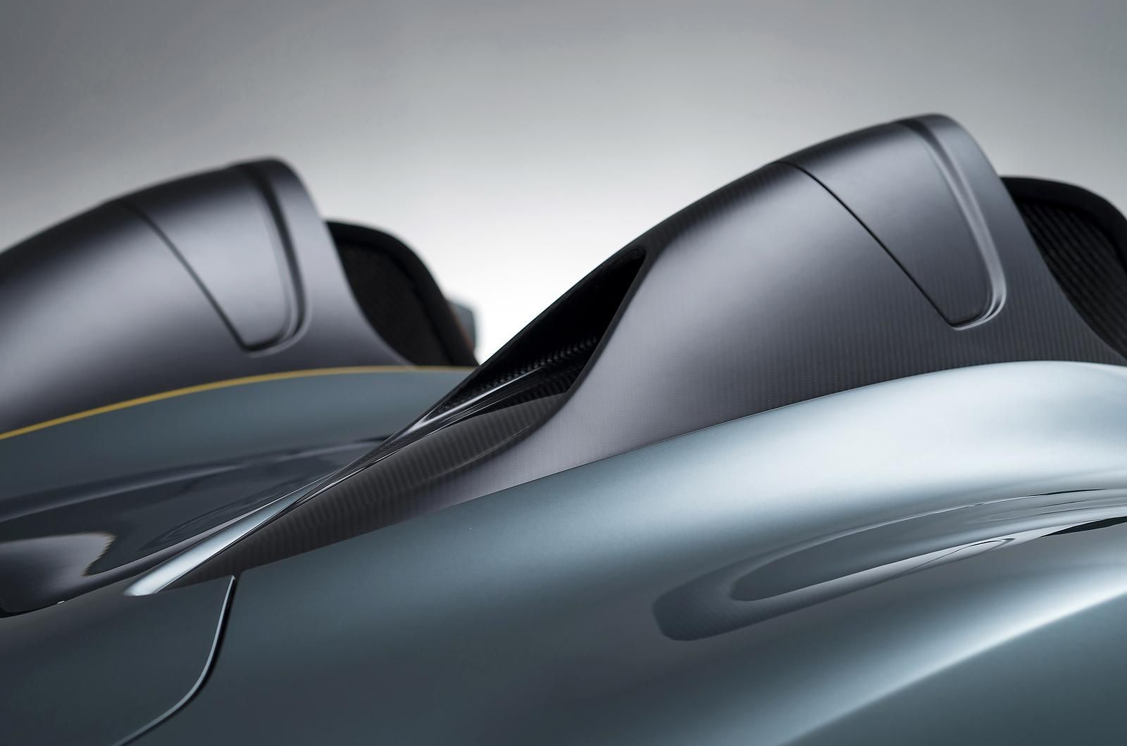 ASTON MARTN CC100 KONSEPT GALER 