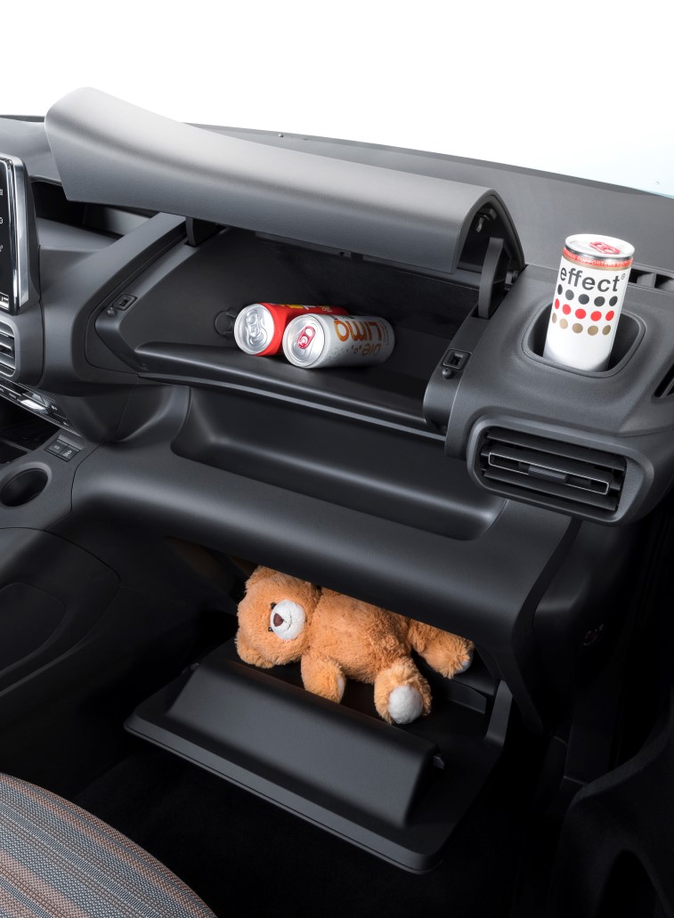 Yeni 2018 Opel Combo Life MPV resim galerisi (20.02.2018)