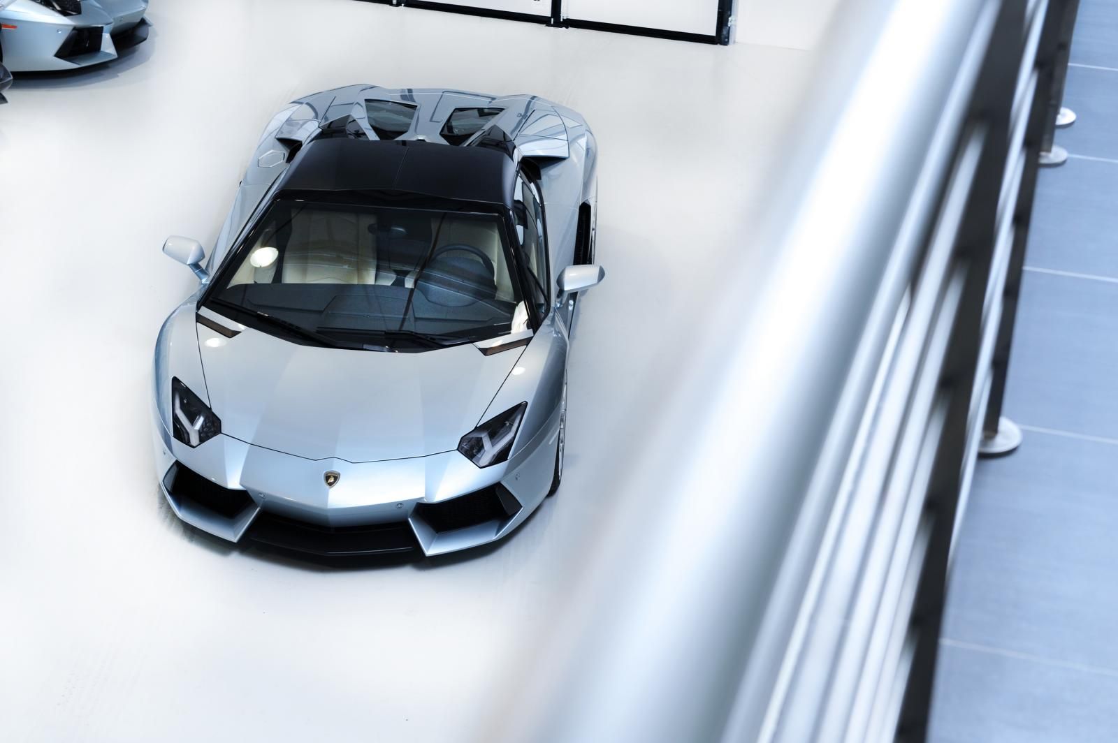 LAMBORGHN AVENTADOR ROADSTER GALER