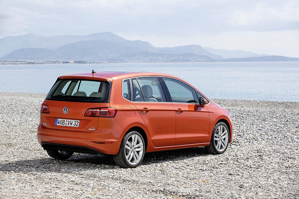 YEN VOLKSWAGEN GOLF SPORTSVAN DETAYLI RESM GALERS