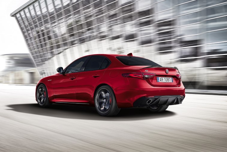 Alfa Romeo Cenevre modelleri (Giulia ve Stelvio Nurburgring Versiyonlar ile 4C zel Modelleri) resim galerisi (02.03.2018)