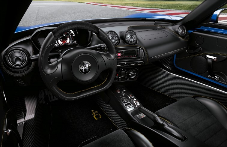 Alfa Romeo Cenevre modelleri (Giulia ve Stelvio Nurburgring Versiyonlar ile 4C zel Modelleri) resim galerisi (02.03.2018)
