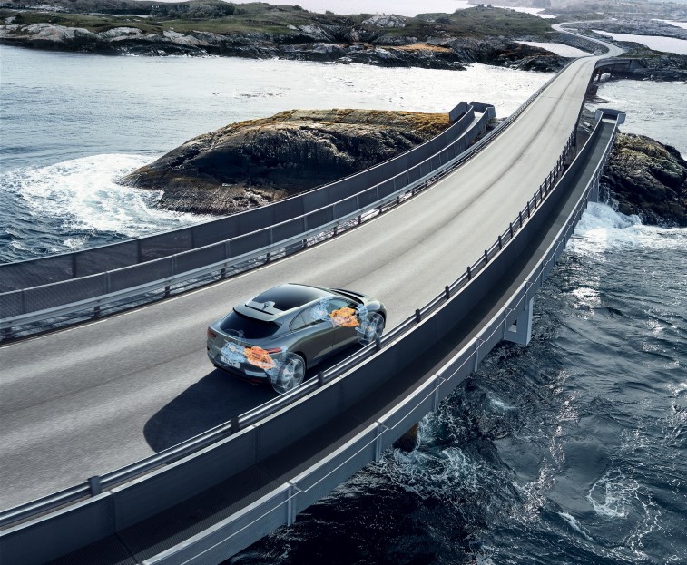 2019 Jaguar I-PACE resim galerisi (02.03.2018)