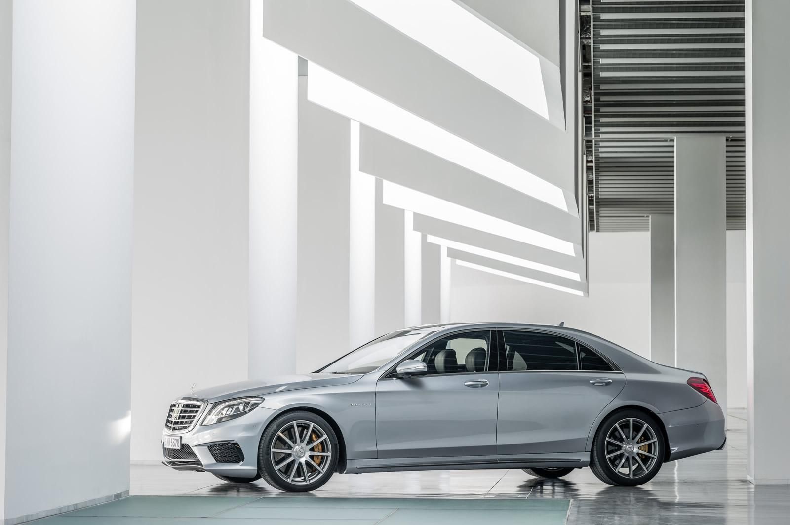 YEN MERCEDES S63 AMG RESM FOTORAF GALERS