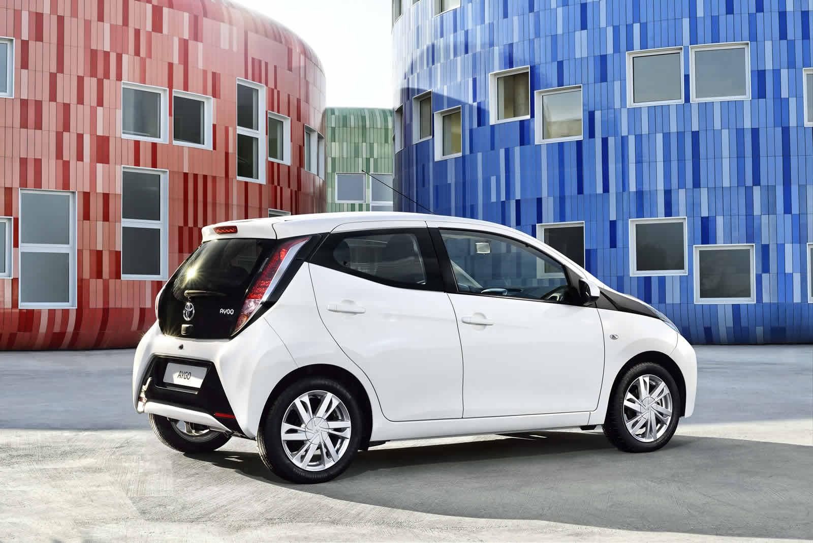 YEN TOYOTA AYGO RESM FOTORAF GALERS