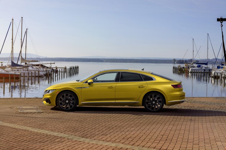 2019 VW Arteon R-Line resim galerisi (20.03.2018)