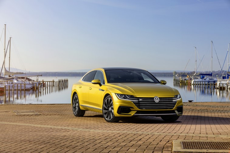 2019 VW Arteon R-Line resim galerisi (20.03.2018)