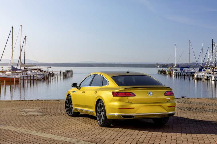2019 VW Arteon R-Line resim galerisi (20.03.2018)