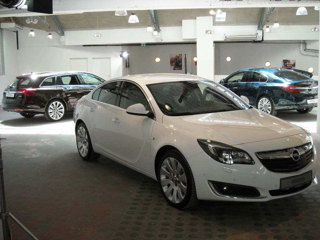 YEN MAKYAJLI OPEL NSGNA DI GRNM RESMLER