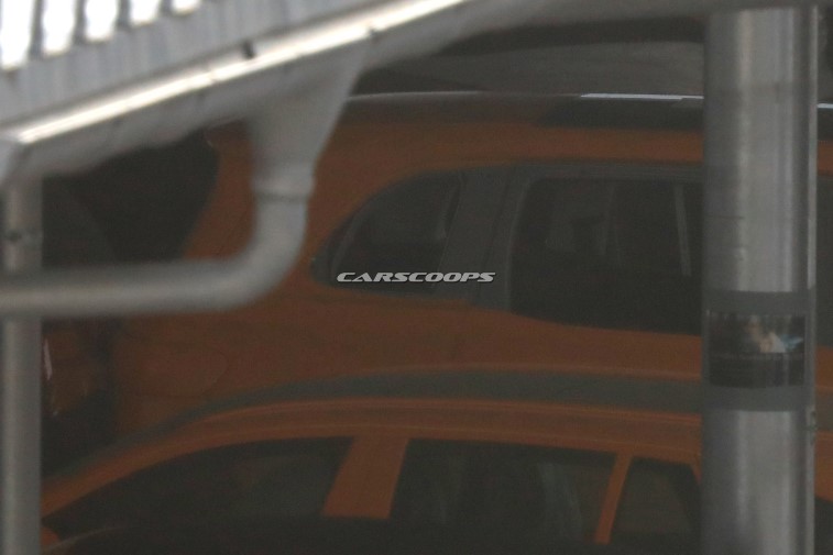 Yeni Mercedes-Benz GLB resim galerisi (27.03.2018)