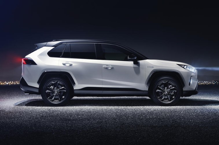 2019 Toyota RAV4 resim galerisi (28.03.2018)