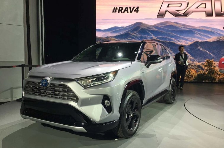 2019 Toyota RAV4 resim galerisi (28.03.2018)