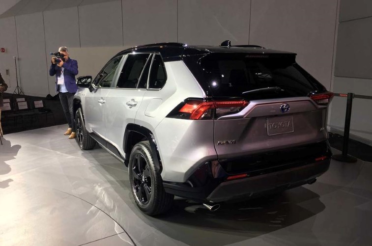 2019 Toyota RAV4 resim galerisi (28.03.2018)