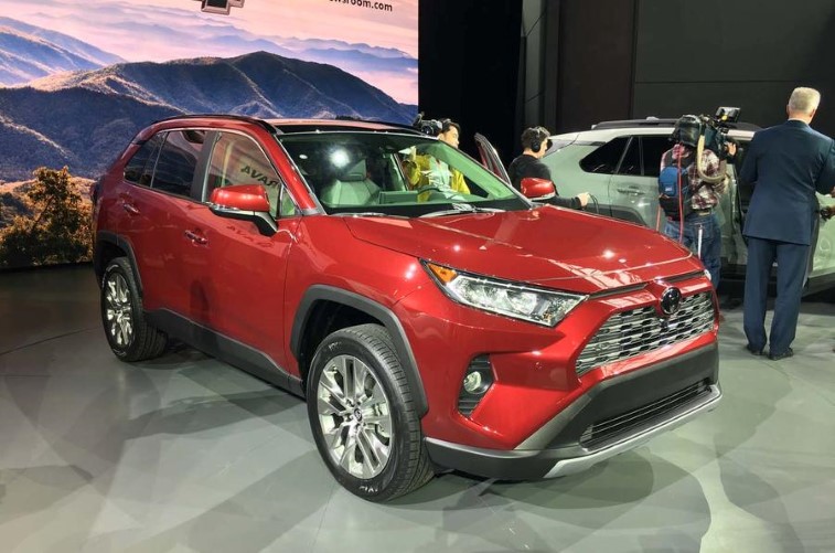 2019 Toyota RAV4 resim galerisi (28.03.2018)
