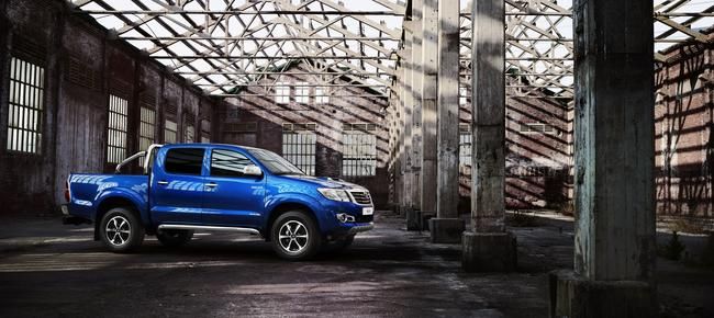 YEN TOYOTA HILUX INVINCIBLE RESM GALERS