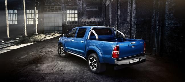 YEN TOYOTA HILUX INVINCIBLE RESM GALERS