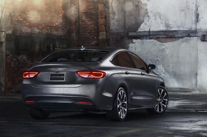 YEN 2015 CHRYSLER 200 RESM GALERS