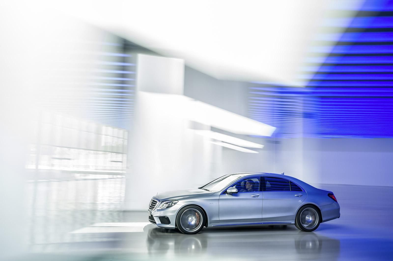 YEN MERCEDES S63 AMG RESM FOTORAF GALERS