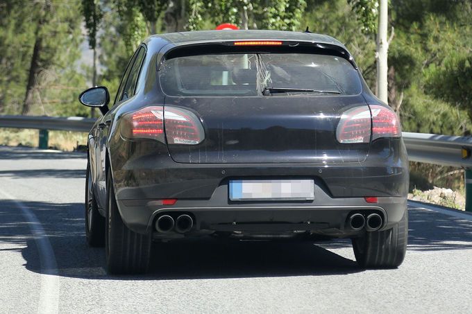 YEN PORSCHE MACAN HAFF KAMUFLAJLI RESM GALERS
