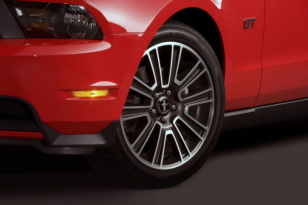 FORD MUSTANG (2010) GALER