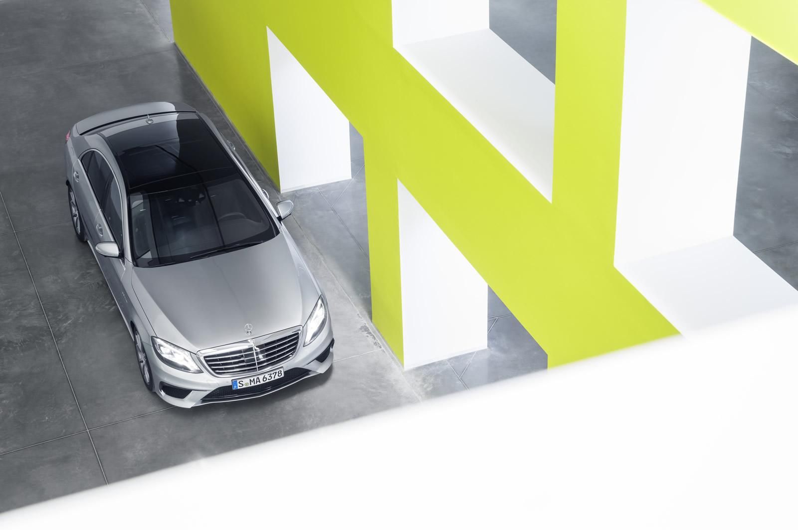 YEN MERCEDES S63 AMG RESM FOTORAF GALERS