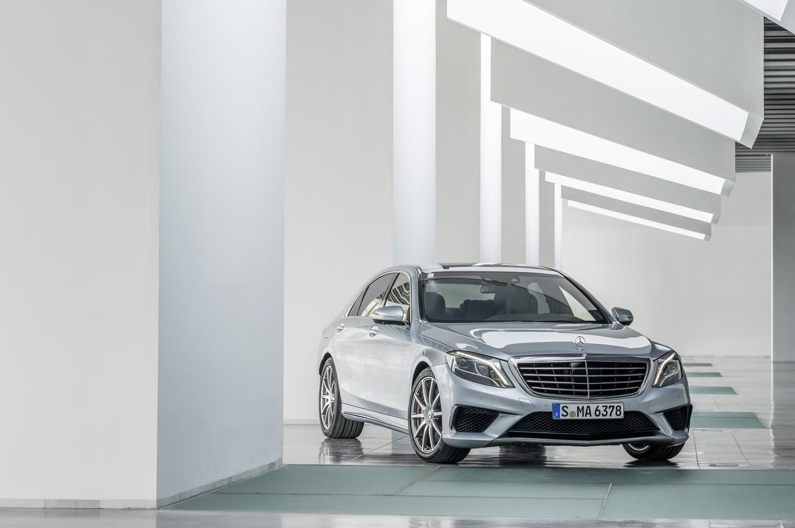 YEN MERCEDES S63 AMG RESM FOTORAF GALERS