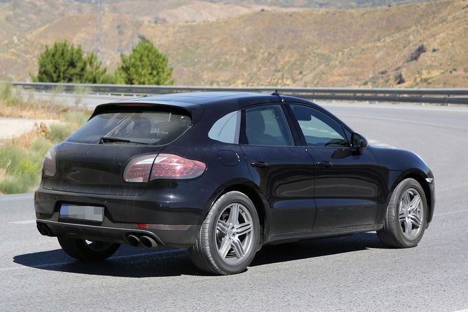 YEN PORSCHE MACAN HAFF KAMUFLAJLI RESM GALERS
