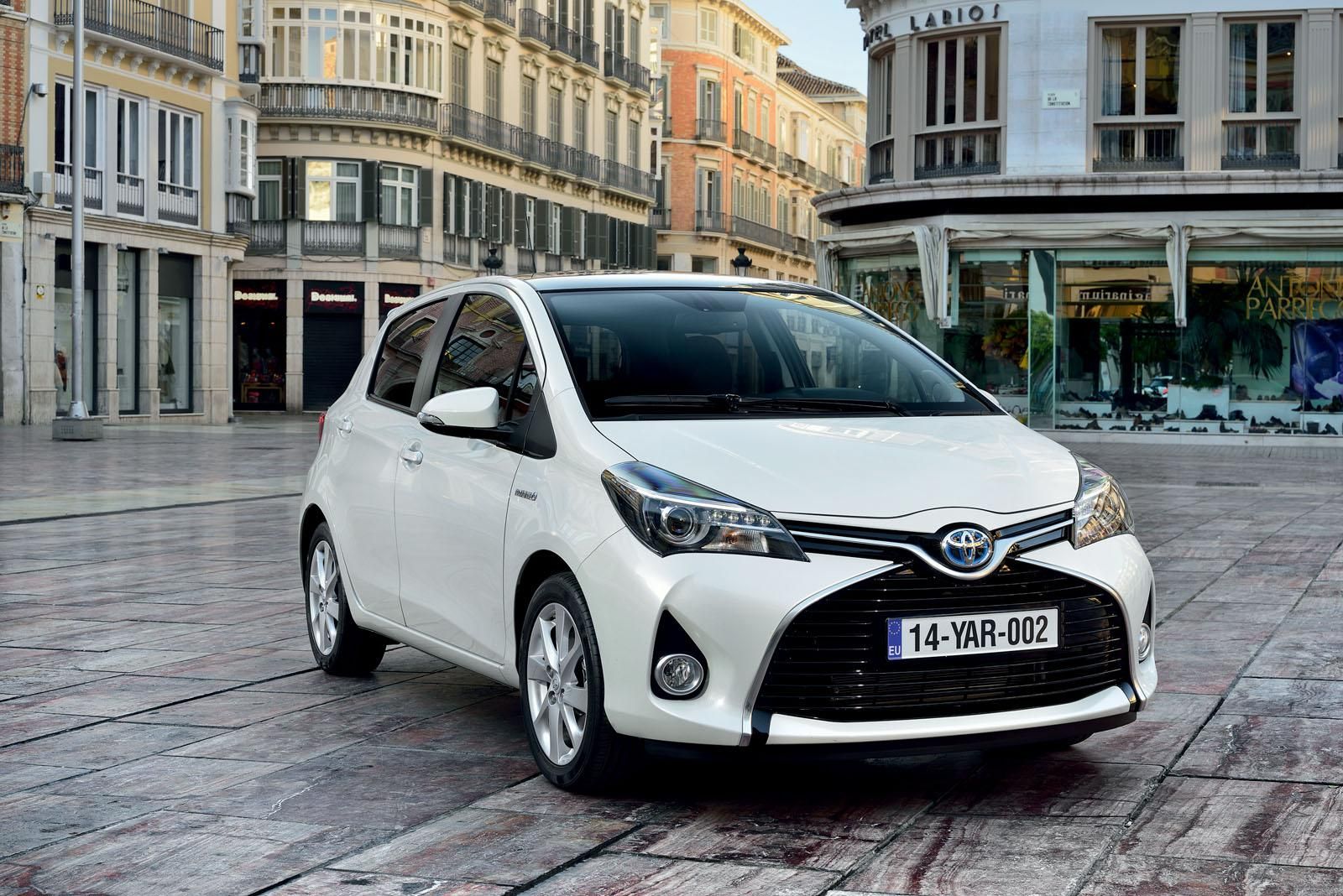 YEN 2015 MAKYAJLI TOYOTA YARS DETAYLI RESM GALERS