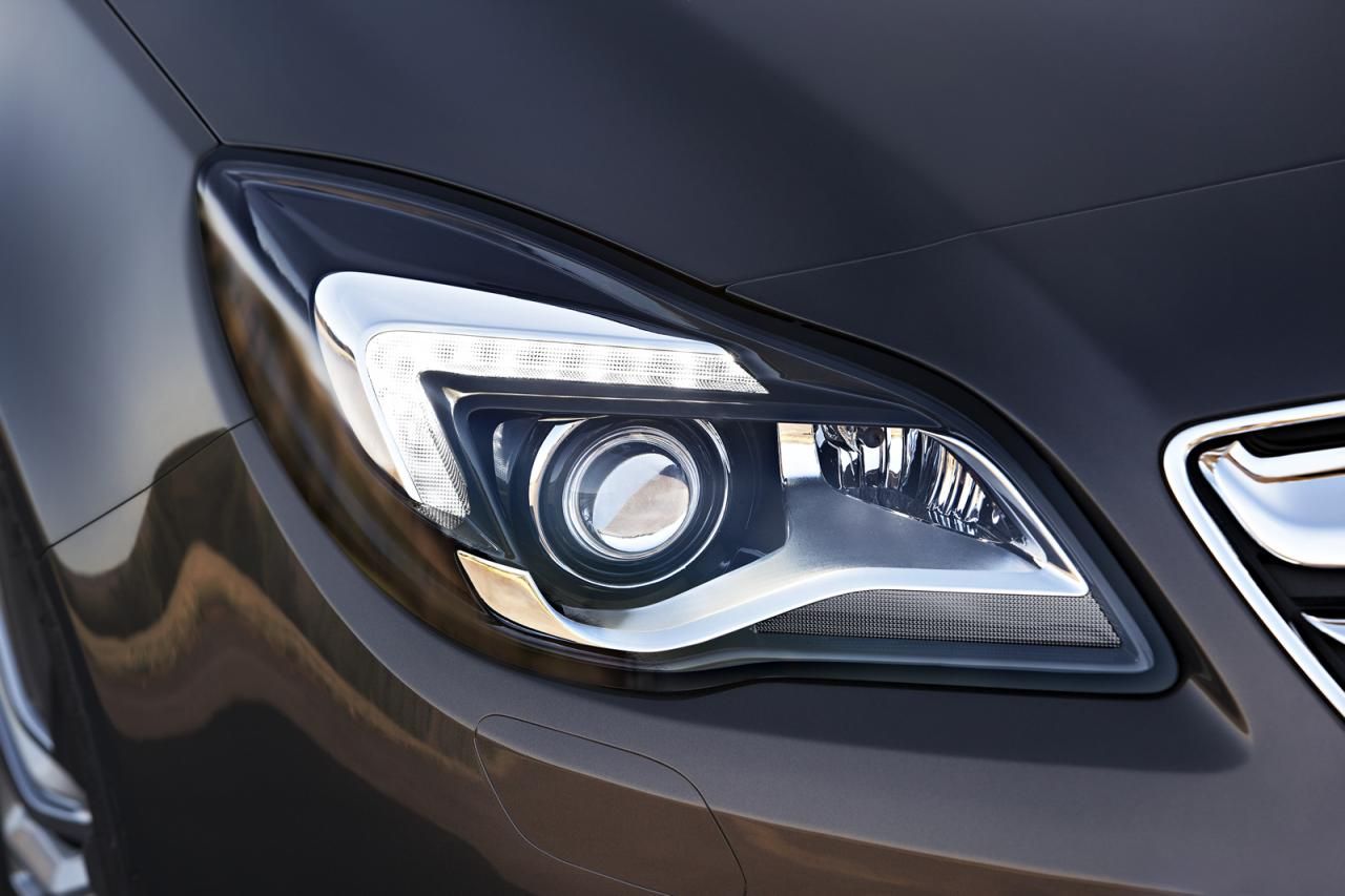 YEN MAKYAJLI OPEL NSGNA RESM GALER
