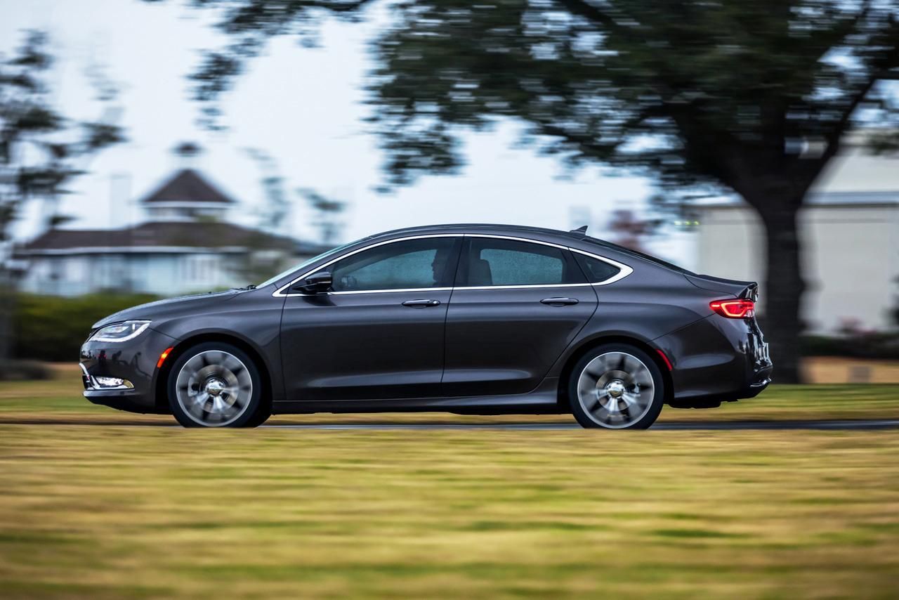 YEN 2015 CHRYSLER 200 AYRINTILI RESM GALERS