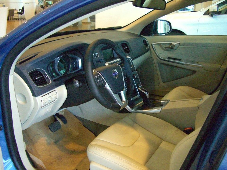 YEN MAKYAJLI 2014 VOLVO S60 SATITA RESM GALERS