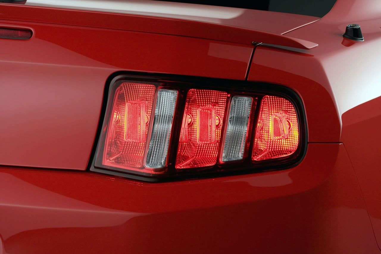 FORD MUSTANG (2010) GALER