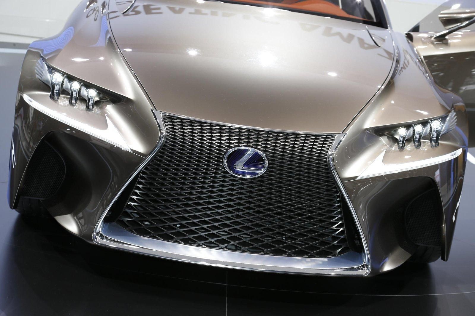LEXUS LF CC GALER