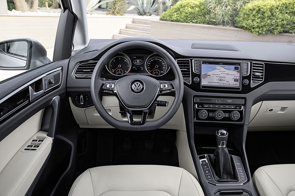 YEN VOLKSWAGEN GOLF SPORTSVAN DETAYLI RESM GALERS